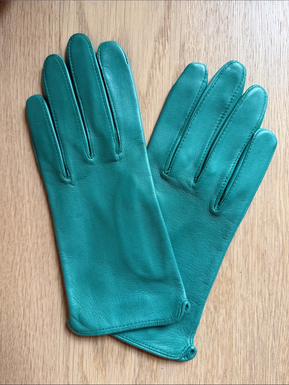 Vintage Leather Women's Gloves in Teal - Classic Elegance